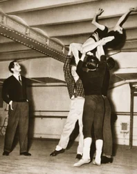 David Lichine tijdens een repetitie voor Un Coeur de Diamant, uit Grand Ballet de Monte-Carlo, 1949